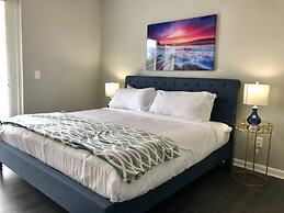 Tideview 166 · NEW Ultra Modern & Super Clean 3 Full Suites