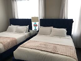 Tideview 166 · NEW Ultra Modern & Super Clean 3 Full Suites