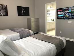 Tideview 166 · NEW Ultra Modern & Super Clean 3 Full Suites