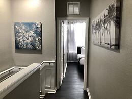 Tideview 166 · NEW Ultra Modern & Super Clean 3 Full Suites