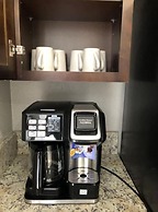 Tideview 166 · NEW Ultra Modern & Super Clean 3 Full Suites