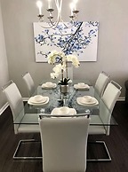 Tideview 166 · NEW Ultra Modern & Super Clean 3 Full Suites