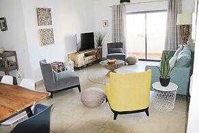 3-bedroom Apt, Sleeps 6, Pool, Gym & Jacuzzi