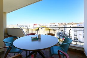 3-bedroom Apt, Sleeps 6, Pool, Gym & Jacuzzi