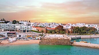 3-bedroom Apt, Sleeps 6, Pool, Gym & Jacuzzi