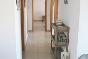 3-bedroom Apt, Sleeps 6, Pool, Gym & Jacuzzi