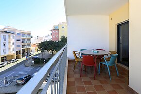 3-bedroom Apt, Sleeps 6, Pool, Gym & Jacuzzi