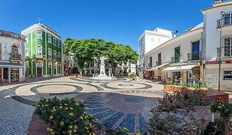 3-bedroom Apt, Sleeps 6, Pool, Gym & Jacuzzi