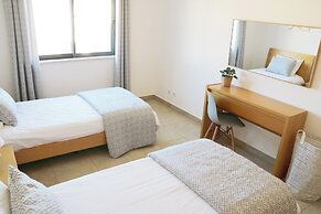 3-bedroom Apt, Sleeps 6, Pool, Gym & Jacuzzi