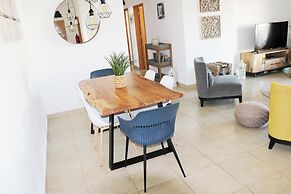 3-bedroom Apt, Sleeps 6, Pool, Gym & Jacuzzi