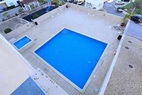 3-bedroom Apt, Sleeps 6, Pool, Gym & Jacuzzi