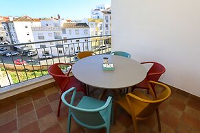 3-bedroom Apt, Sleeps 6, Pool, Gym & Jacuzzi