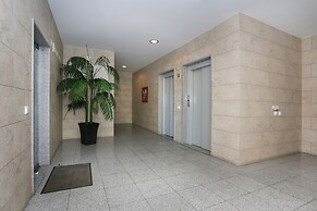 3-bedroom Apt, Sleeps 6, Pool, Gym & Jacuzzi