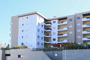 3-bedroom Apt, Sleeps 6, Pool, Gym & Jacuzzi