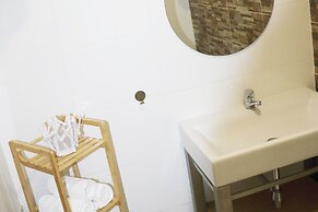 3-bedroom Apt, Sleeps 6, Pool, Gym & Jacuzzi