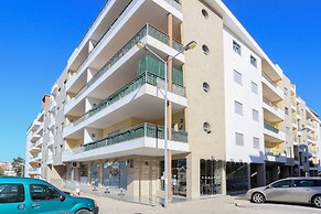 3-bedroom Apt, Sleeps 6, Pool, Gym & Jacuzzi