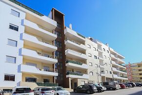 3-bedroom Apt, Sleeps 6, Pool, Gym & Jacuzzi
