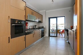 3-bedroom Apt, Sleeps 6, Pool, Gym & Jacuzzi
