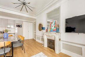 Edgar Suites Spacious Apartment Martyrs