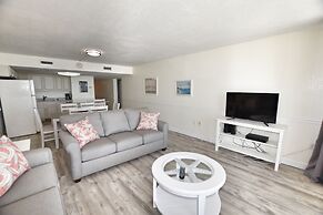 0301 Waters Edge Resort 3 Bedroom Condo by RedAwning