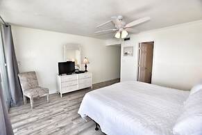 0301 Waters Edge Resort 3 Bedroom Condo by RedAwning