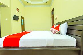 OYO 2848 Senaz Guesthouse