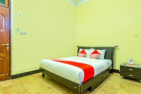 OYO 2848 Senaz Guesthouse