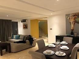 Euneva Court Townhouses - Bentley Place