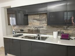 Euneva Court Townhouses - Bentley Place