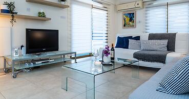 Seafront Villa With Private Pool