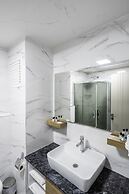 Golden World Suite Hotel