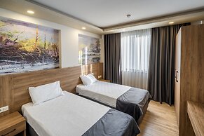 Golden World Suite Hotel