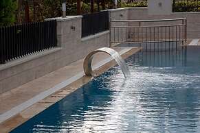 Golden World Suite Hotel