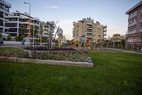 Golden World Suite Hotel