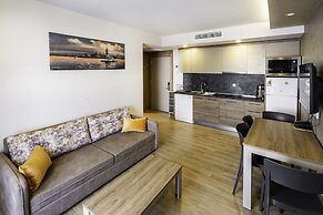 Golden World Suite Hotel