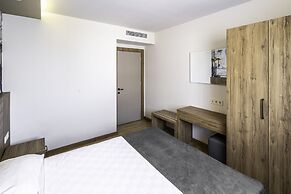 Golden World Suite Hotel