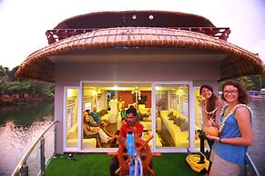 Best Kerala Houseboat