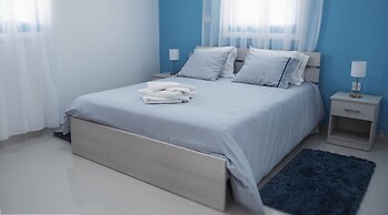 Anatoli 3BR Holiday Home Near the Beach