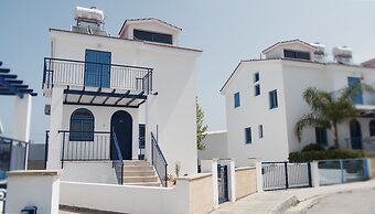 Anatoli 3BR Holiday Home Near the Beach
