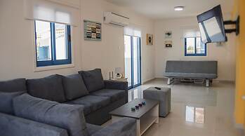 Anatoli 3BR Holiday Home Near the Beach