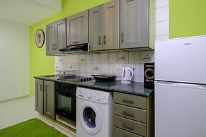 Anonymous - 2BR - 2Floors - Central