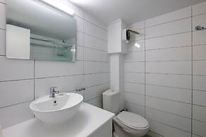 Anonymous - 2BR - 2Floors - Central