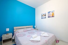 Anonymous - 2BR - 2Floors - Central