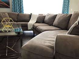 Parsley · New! Luxury, Near Disney & Universal. Sleep 9