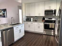 Parsley · New! Luxury, Near Disney & Universal. Sleep 9