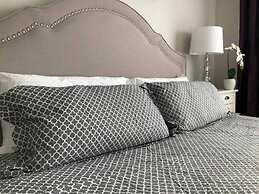 Parsley · New! Luxury, Near Disney & Universal. Sleep 9