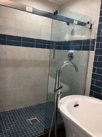 Parsley · New! Luxury, Near Disney & Universal. Sleep 9