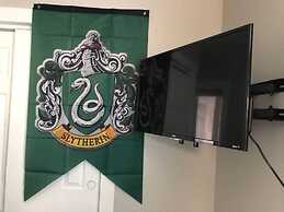 6151 Sandcrest · Next to Universal. Pool Sleep 9. Walk to Park