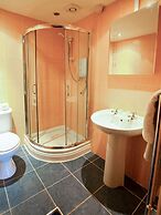 OYO Lamphey Hall Hotel