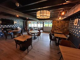 OYO Lamphey Hall Hotel